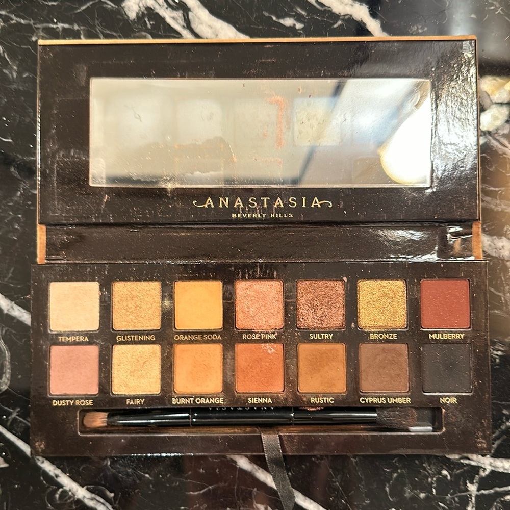 Anastasia eyeshadow palette in soft glam